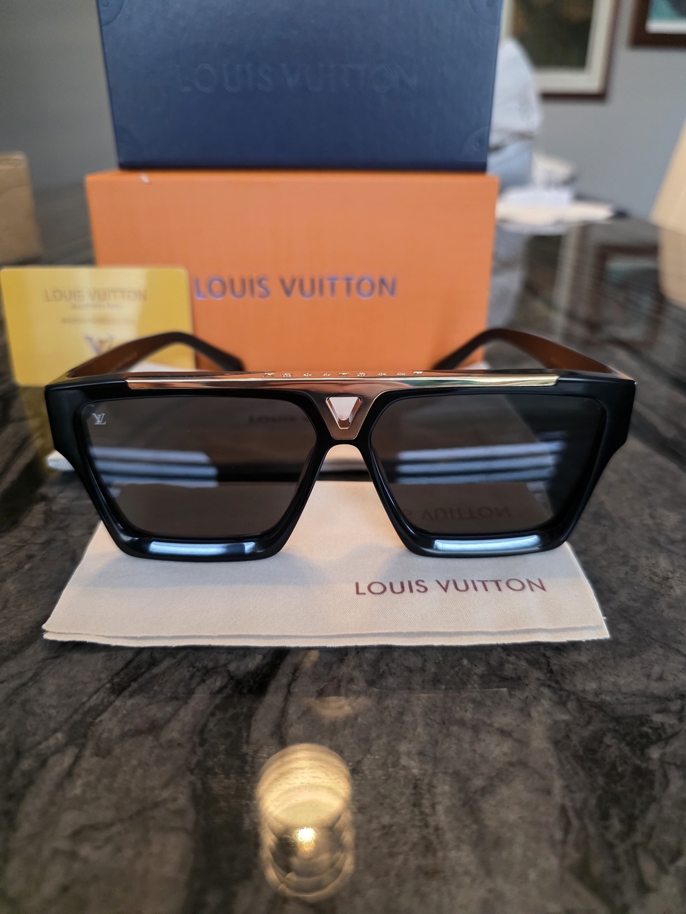 NWT UNISEX Louis Vuitton 1502 Evidence Black & Gold Shield Sunglasses - Picture 2 of 14